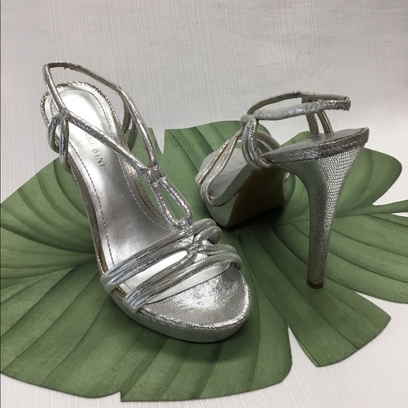 Gianni Bini Beautiful Silver Heels - Picture 4 of 10